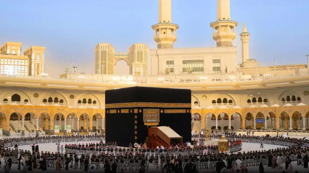 مراسم غسل الكعبة