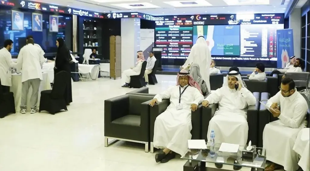 متعاملون بسوق الأسهم السعودية